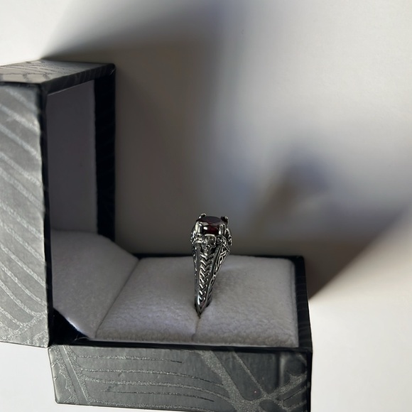 Harley Davidson Women’s Stainless Steel ring w Ruby colored stone - Picture 4 of 10